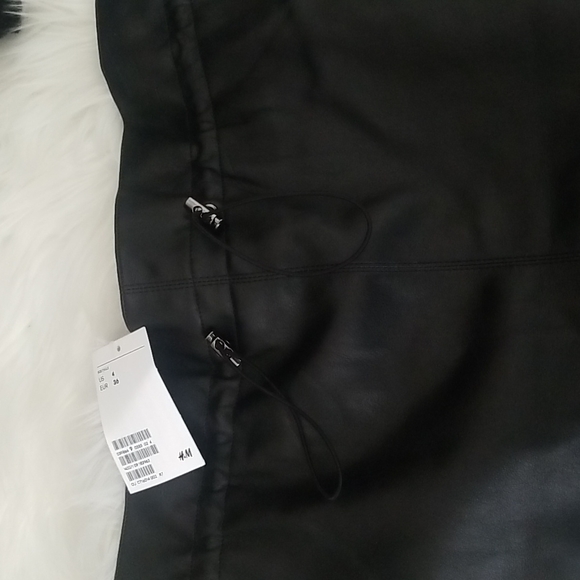 H&M Faux Leather paperbag waist skirt toggle draw string waist size 4 nwt - Picture 3 of 5